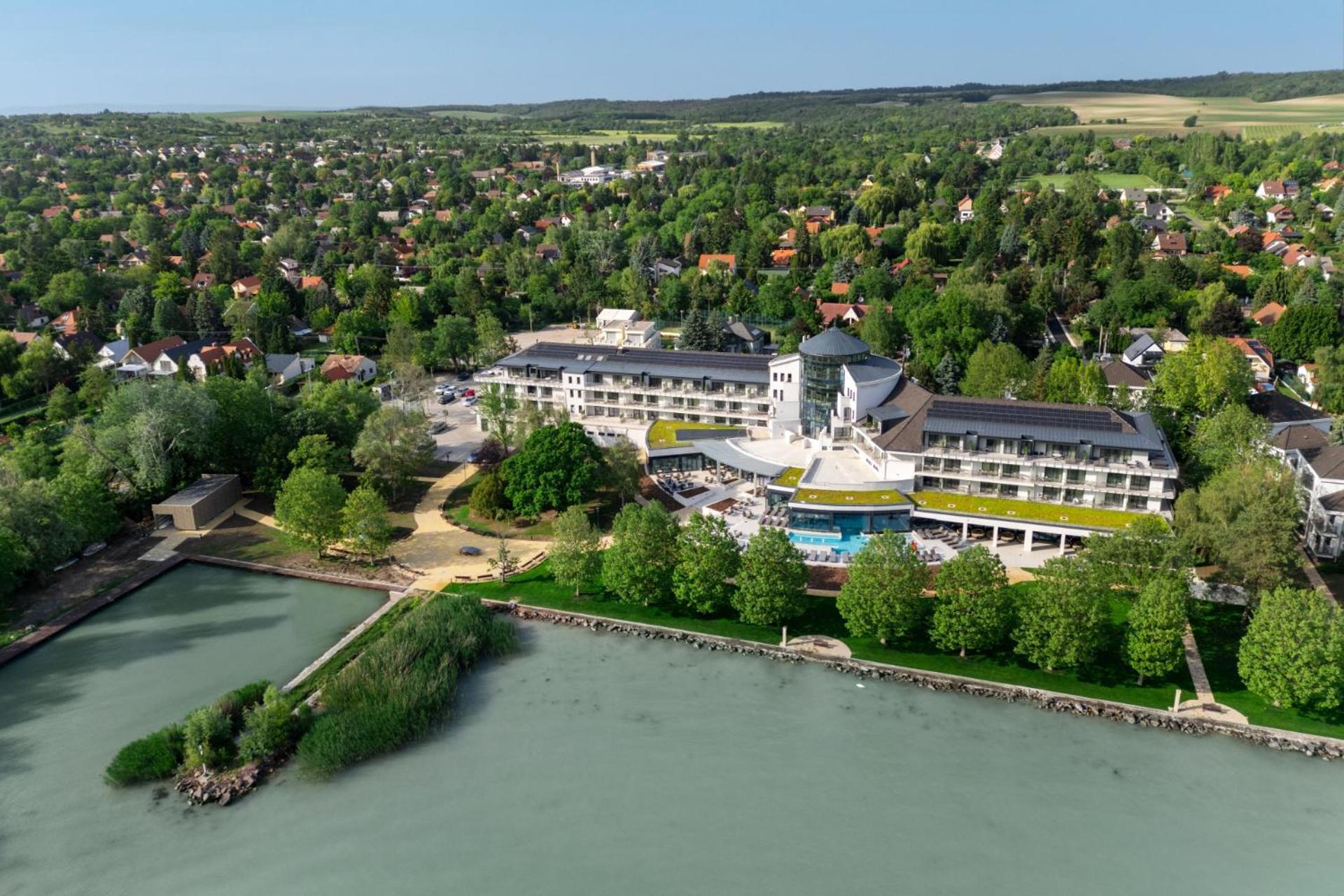 Kenese Bay Garden Resort & Conference Balatonkenese Exterior photo