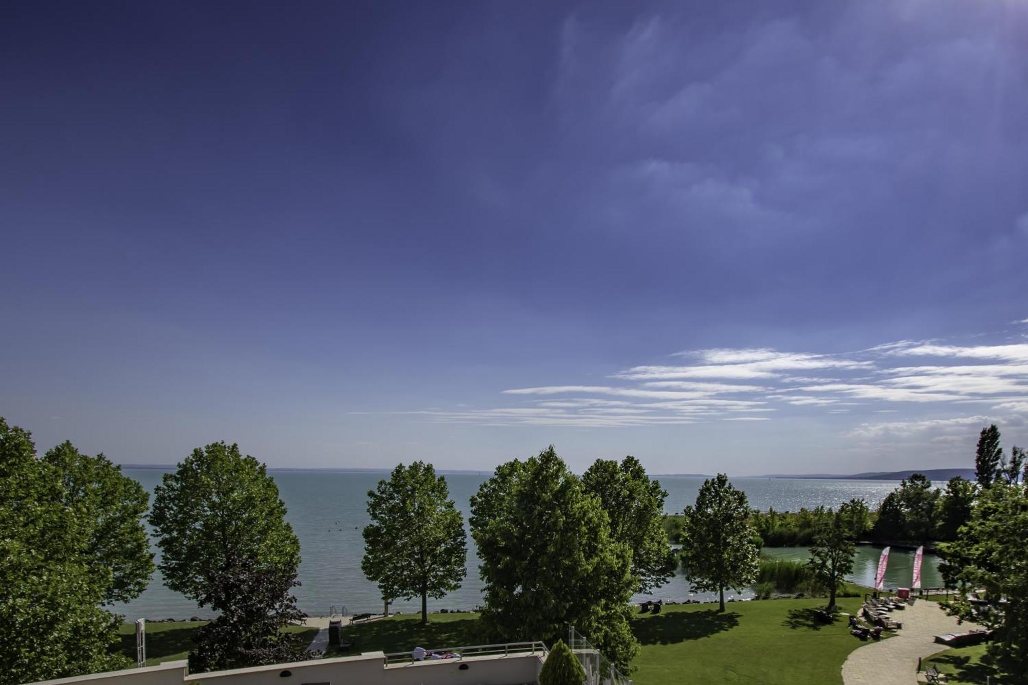 Kenese Bay Garden Resort & Conference Balatonkenese Exterior photo