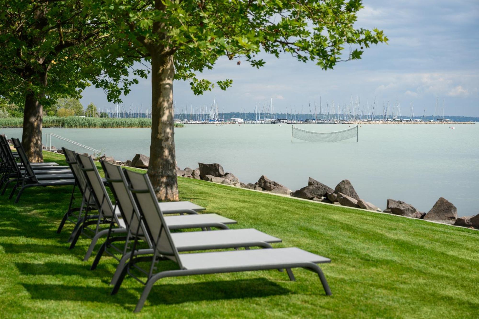 Kenese Bay Garden Resort & Conference Balatonkenese Exterior photo